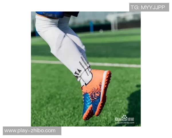 灰色足球袜的时尚搭配与运动性能解析让你在赛场上尽显风采